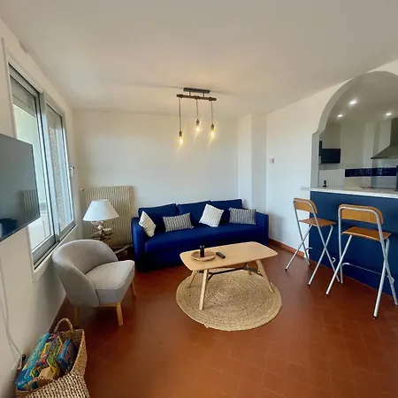 Joli 3 Pieces Renove Avec Terrasse, Vue Et Ascenseur - Fr-1-716-2