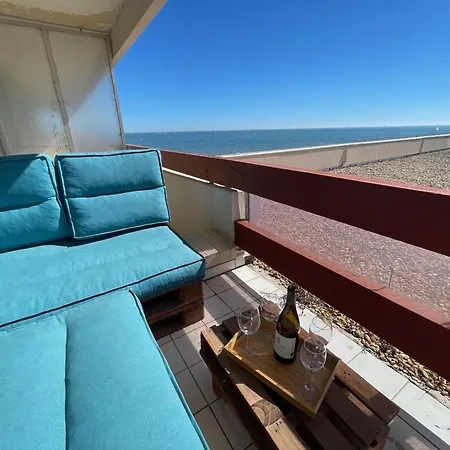 Joli 3 Pieces Renove Avec Terrasse, Vue Et Ascenseur - Fr-1-716-2 Apartment